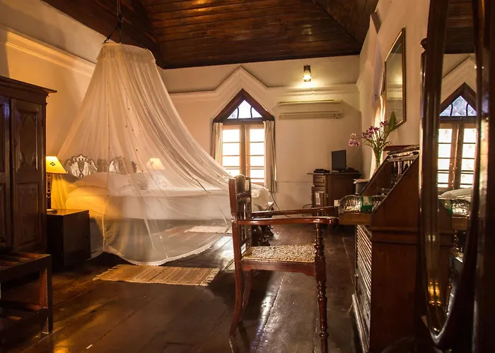 Old Courtyard Hotel